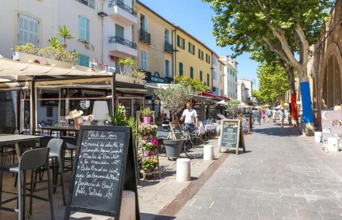Appartement Authentique Situe En Plein Centre D'Antibes Eksteriør bilde