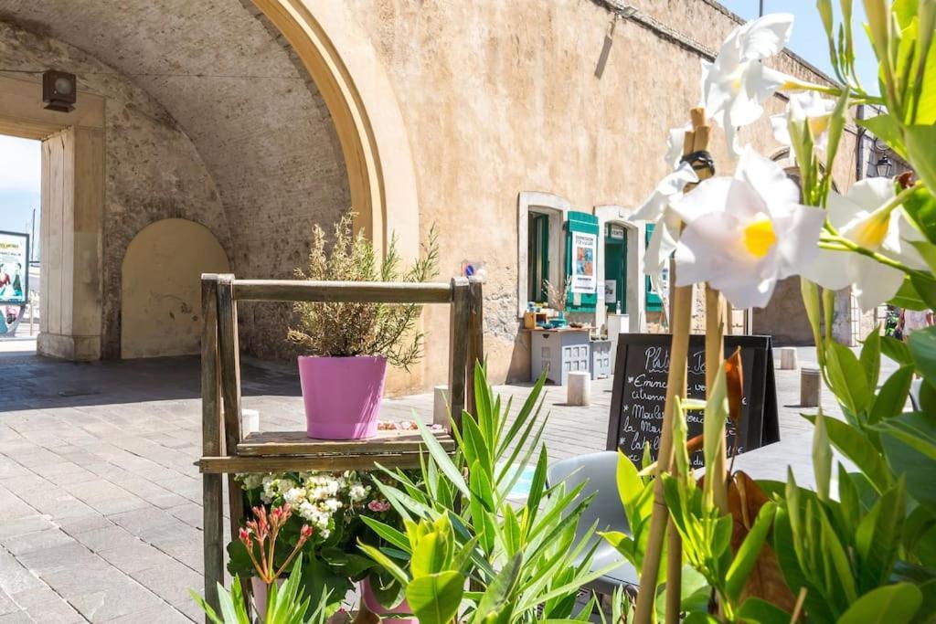 Appartement Authentique Situe En Plein Centre D'Antibes Eksteriør bilde